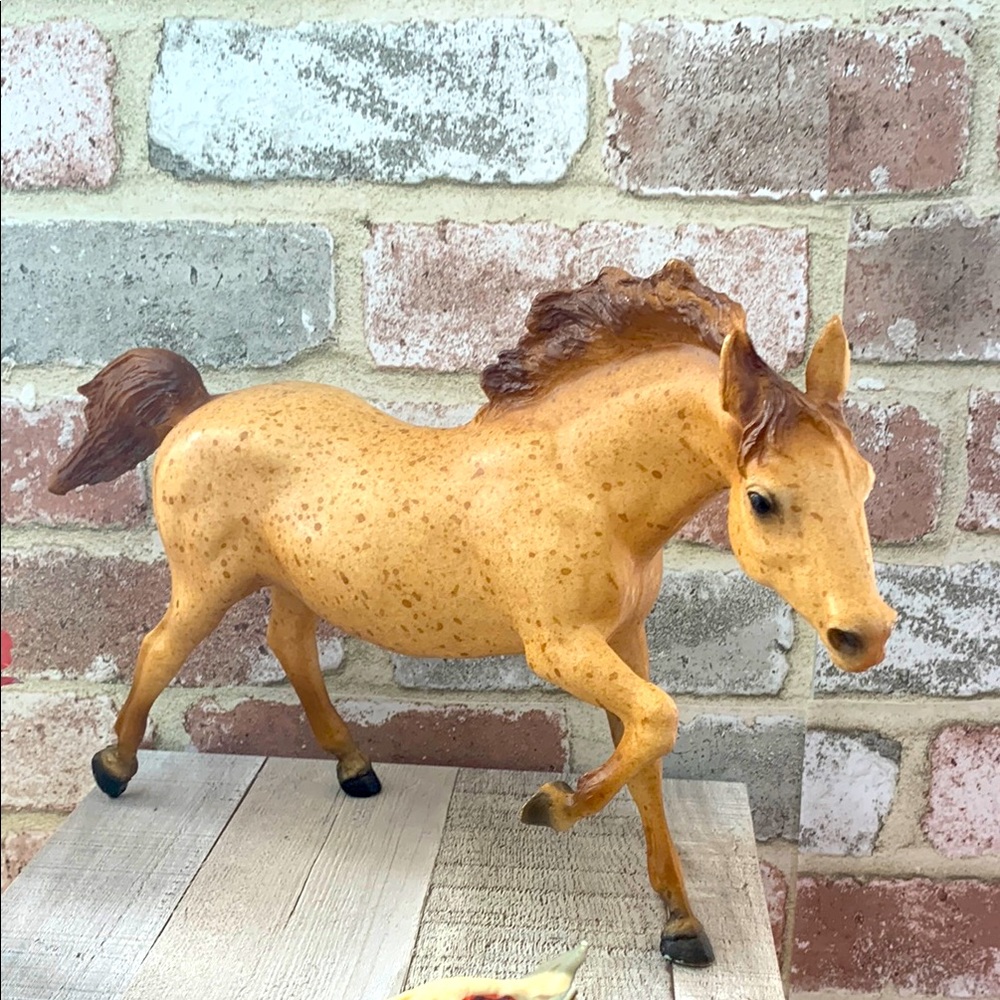 Breyer- Vintage Red Roan Running Stallion